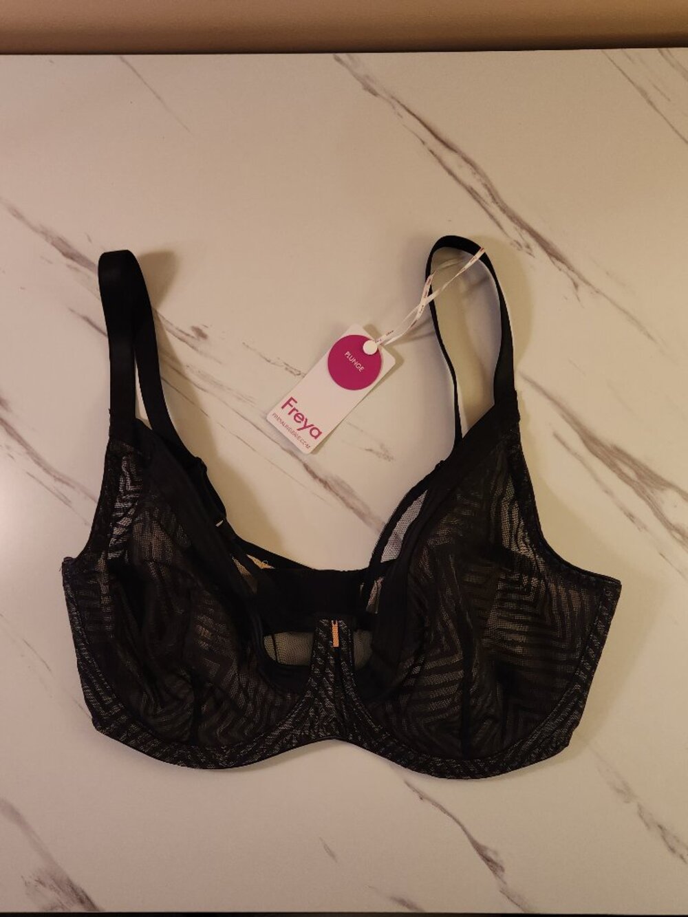 Freya NWT Size US 32i Tailored Underwire High Apex Plunge Bra